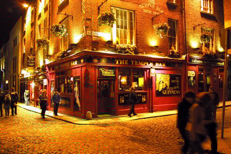 1-Pubs-in-Ireland-Temple-Bar8